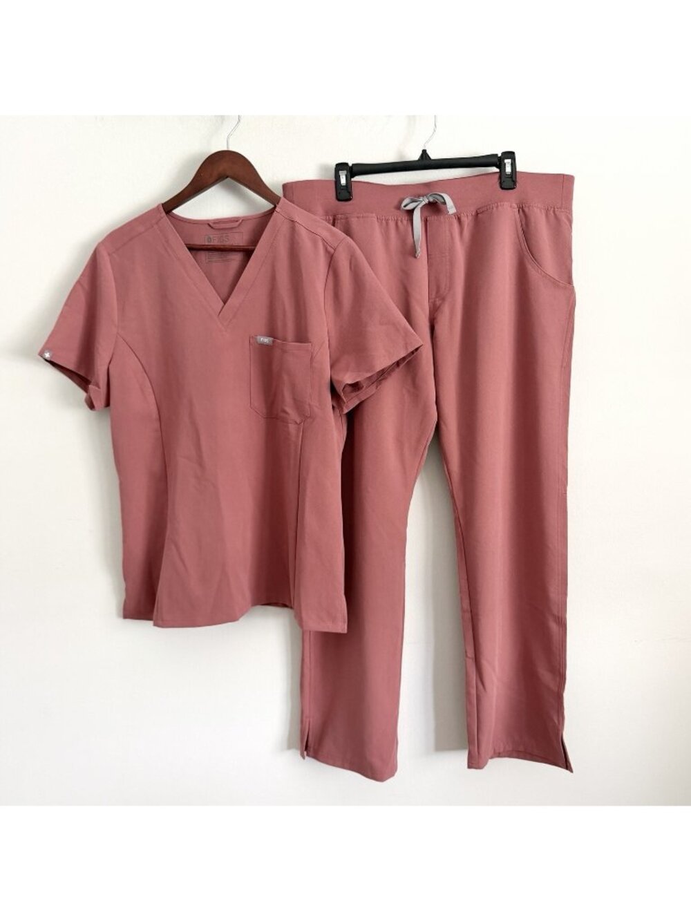 new! FIGS Mauve Pink Scrub Set Catarina Shirt and Kade Cargo Pants Women’s Sz XL